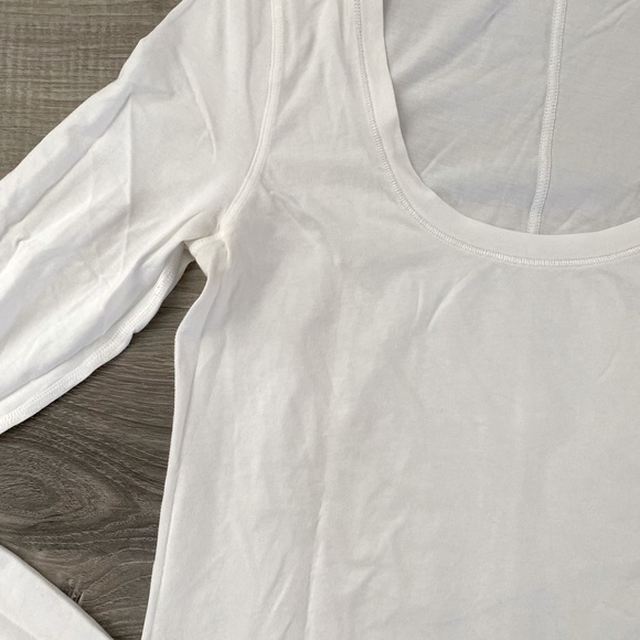 🍋 Lululemon Anahatasana Long Sleeve Tee
in white - Picture 9 of 11